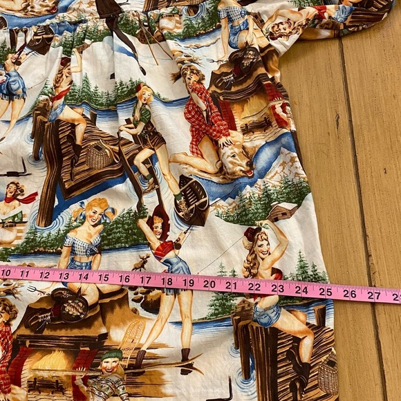 Women’s Alexander Henry Vintage Novelty Pin Up Girls The Great Outdoors Top M/L - Picture 8 of 15